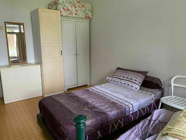 Large Room With High Ceilings For Up To 2pax! Nice Greenery View!