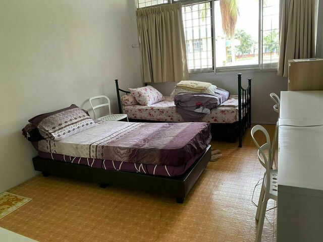 Large Room With High Ceilings For Up To 2pax! Nice Greenery View!