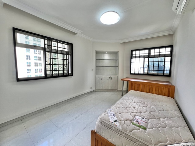 Rare! Spacious, High floor 2 bed & study unit