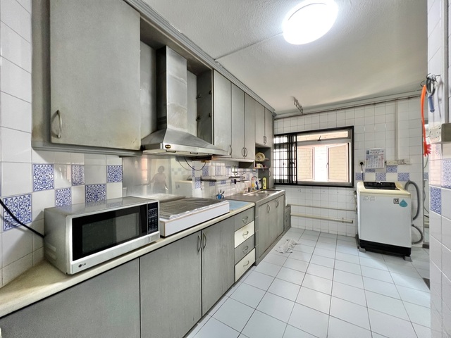 Rare! Spacious, High floor 2 bed & study unit