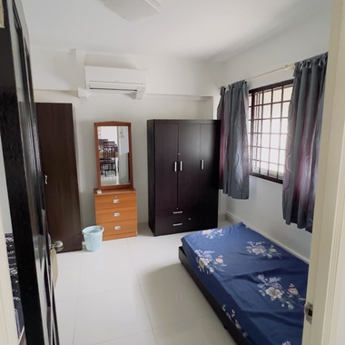 Common Room available Immediately