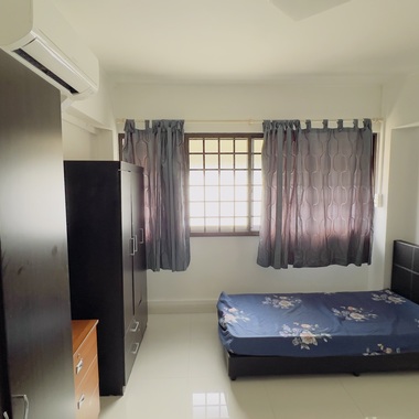 Common Room available Immediately