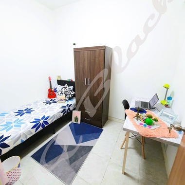 Newly Minted and Spacious Room Minutes Away from Town Available for 1 Pax!