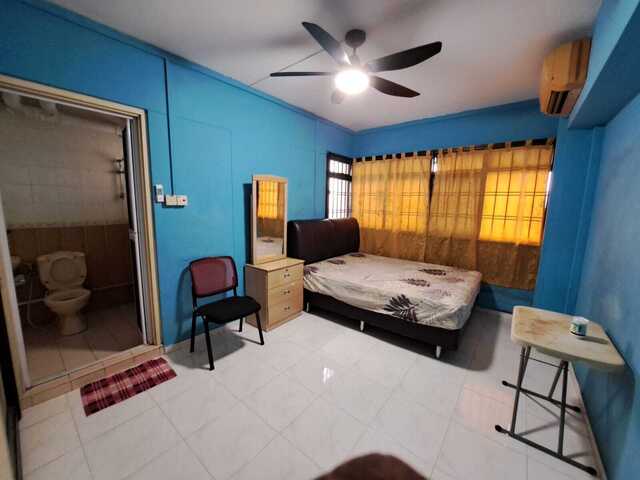 Master room for rental, near pioneer mrt ,couples or two females are welcome.