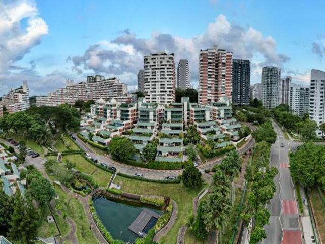 BRIGHT LARGE COMMON ROOM AVAILABLE IN A MASSIVE APARTMENT