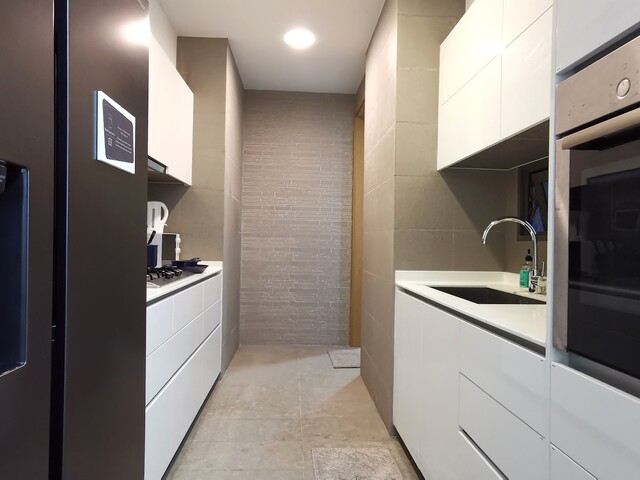 Rare Gem @ Skyline Residences - Common Rooms, mins to CBD, Biz hubs, and NUS