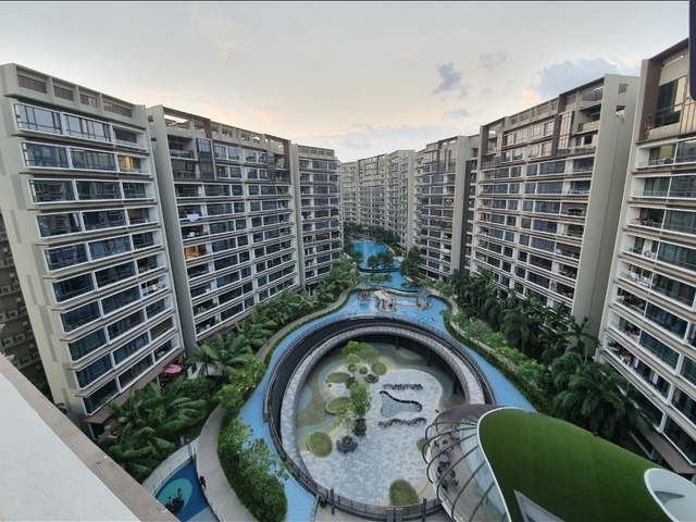 Female environment, Nice Pool view Common room at D'Nest, 7mins walk to Pasir Ris Mrt/ Shopping Mall