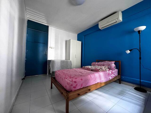 10 mins walk to MRT, malls, interchange. 20 mins direct bus ride to airport and woodland