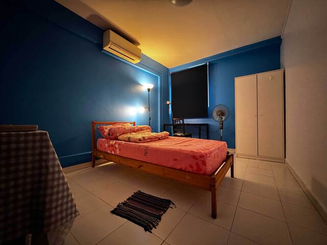 10 mins walk to MRT, malls, interchange. 20 mins direct bus ride to airport and woodland