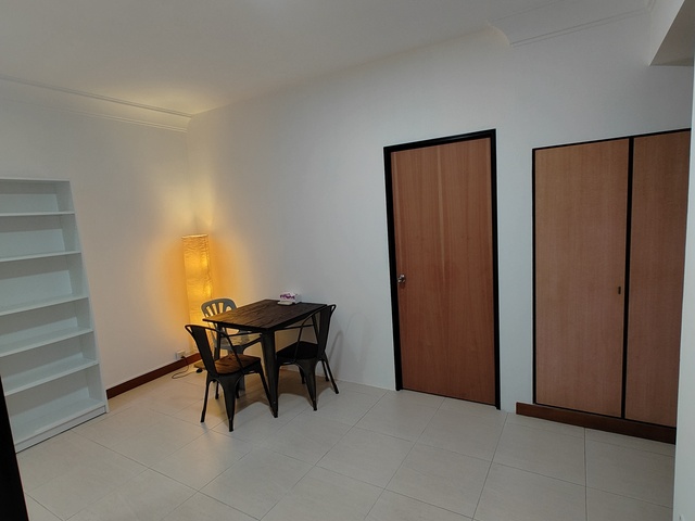 Woodlands Room for Rent