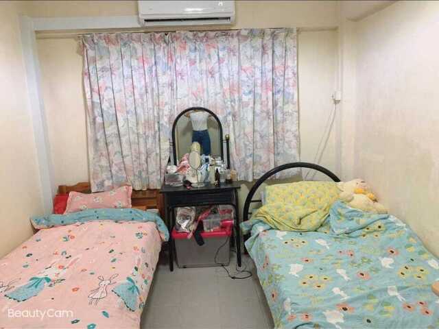 Yishun big common room to share with a female Chinese Malaysian