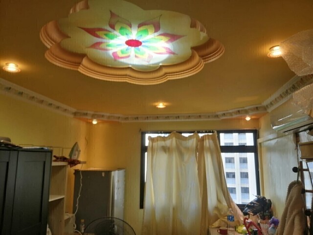 I need a female room mate to stay at  room beside  Tiong Bahru mrt station $575 per month