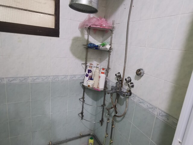 I need a female room mate to stay at  room beside  Tiong Bahru mrt station $575 per month