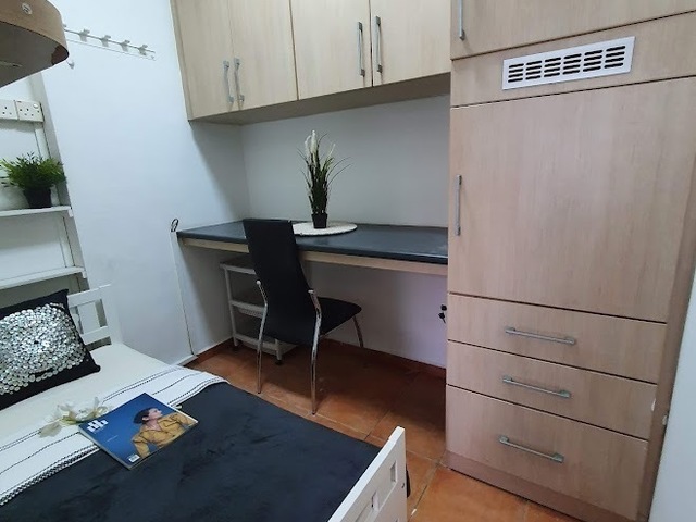 Prime location, 3 mins walk to MRT - Right Next To Tiong Bahru MRT!