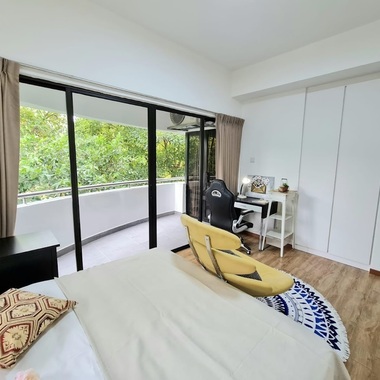 Big Queen Room for Rent - Tiong Bahru Plaza
