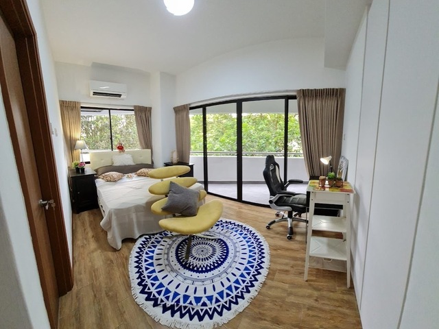 Big Queen Room for Rent - Tiong Bahru Plaza