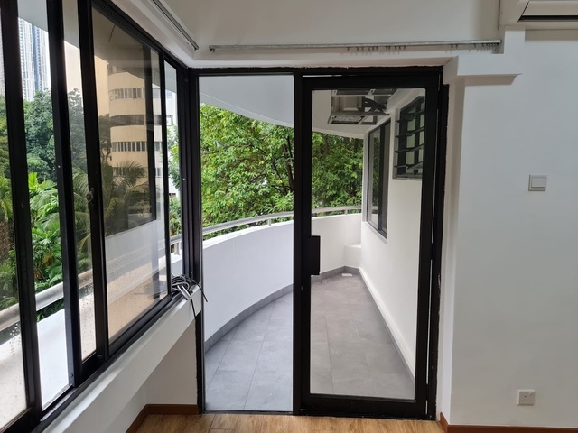 Big Queen Room for Rent - Tiong Bahru Plaza