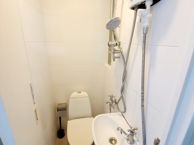 Single room with own toilet - Casa Merah MRT