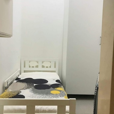 Single room with own toilet - Casa Merah MRT