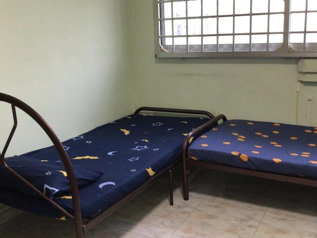 Common Room sharing available for rent at Woodlands
