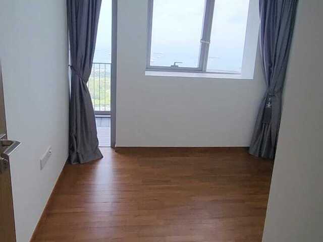 Near MRT , Newly Furnished Big Queen Room for Rent