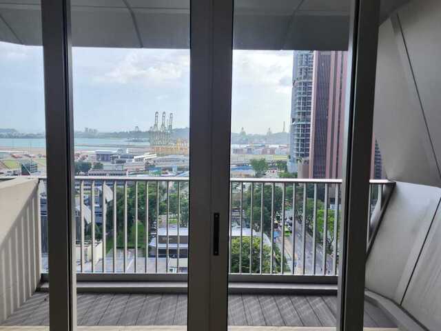 Outdoor Balcony Queen Room @ Shenton Way . Marina bay MRT