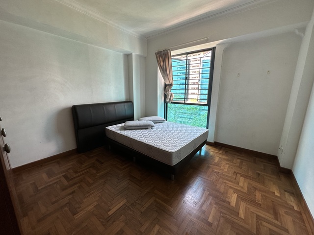 Hougang 92 street Regentville common room for rent.