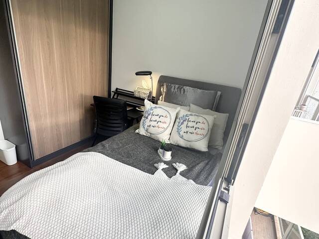 (ALL Bills INCLUSIVE) Gorgeous view from your renovated private bedroom, condo common room rent