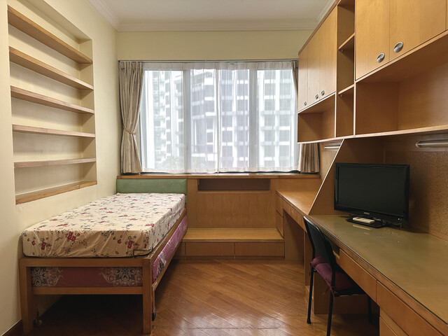 Beside Hillview MRT - Condo Common Room with Private External Bathroom - Utilities included