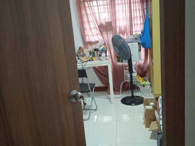 Single room for lady in choa chu kang