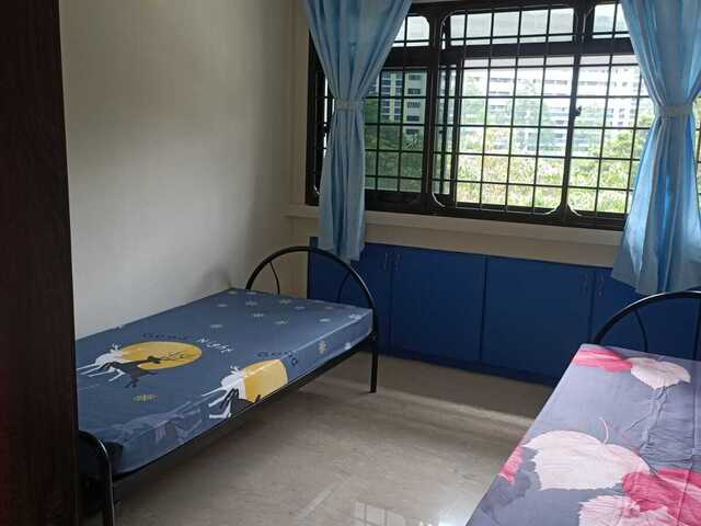 Common room for rent near admirality