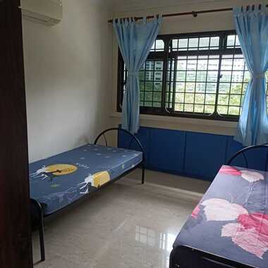 Common room for rent near admirality