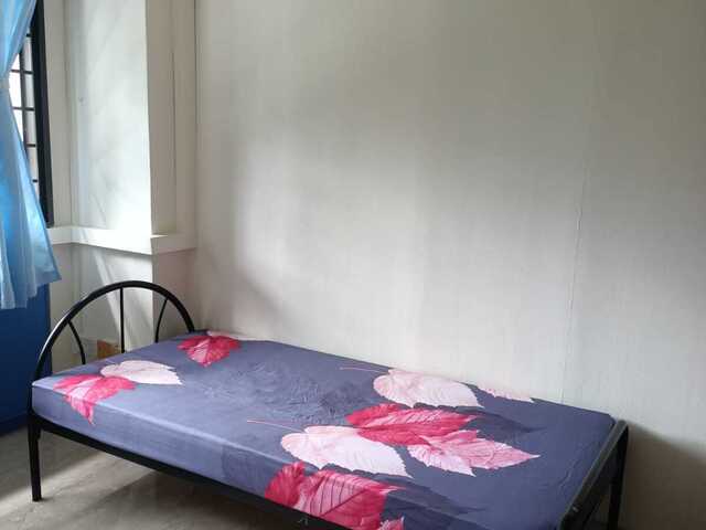 Common room for rent near admirality