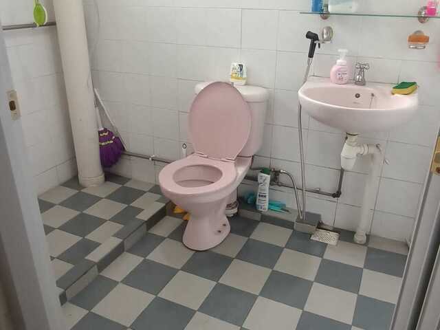 Common room for rent near admirality