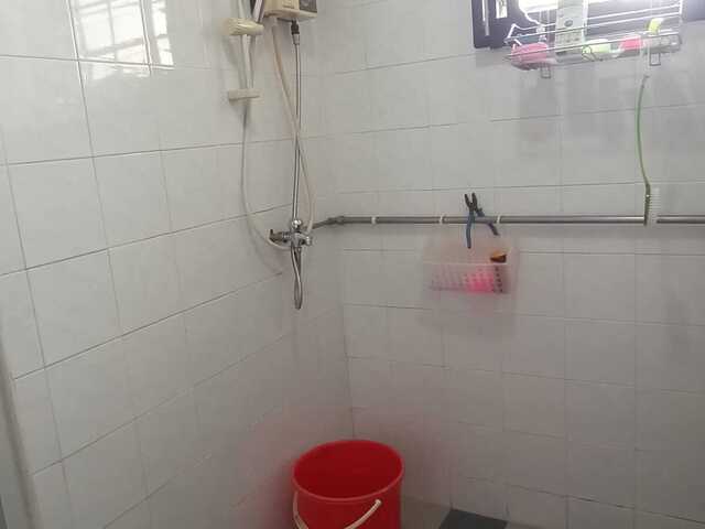 Common room for rent near admirality