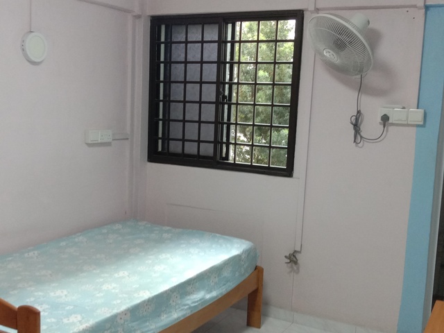 Master Bedroom for Rent at Blk 143 Bukit Batok Street 11