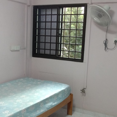 Master Bedroom for Rent at Blk 143 Bukit Batok Street 11