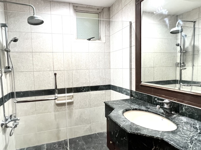 MASTER ROOM FOR RENT No AGENT FEE ! Cashew MRT blue line, 3 huge malls and coffeeshops beside