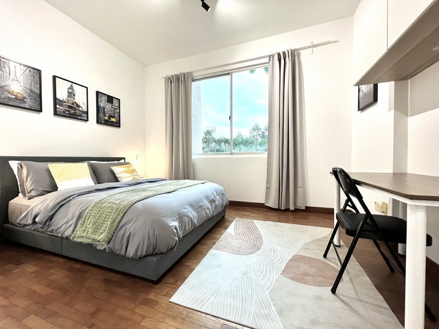 MASTER ROOM FOR RENT No AGENT FEE ! Cashew MRT blue line, 3 huge malls and coffeeshops beside