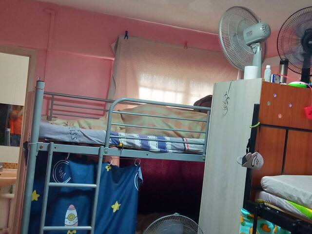 West Coast Road,Blk 714,Master room,1 female lady(sharing room)