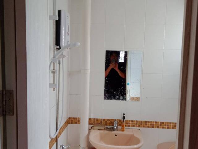 West Coast Road,Blk 714,Master room,1 female lady(sharing room)