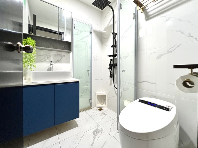 Only for FEMALE CO LIVING , No AGENT FEE ! Cashew MRT blue line, 3 huge malls and coffeeshops beside