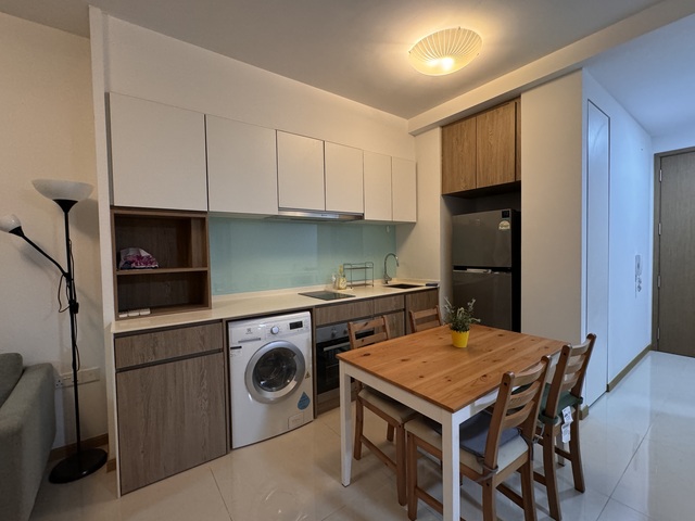 Fully furnish condo with swimming pool /road view, quiet & high floor