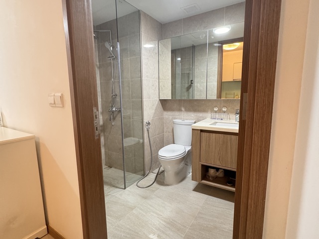 Fully furnish condo with swimming pool /road view, quiet & high floor