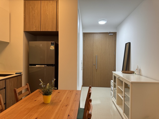 Fully furnish condo with swimming pool /road view, quiet & high floor