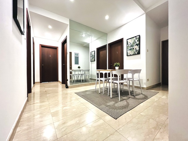 Cashew MRT BLUE LINE & 3 Huge Malls beside20-30mins NUS, S'pore Inst Mgmt. NO LANDLORD .Co LIVING  e