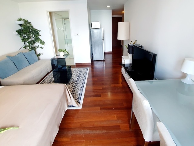 City-located studio apartment  IOI Central Boulevard Towers - Downtown/Raffles Quay