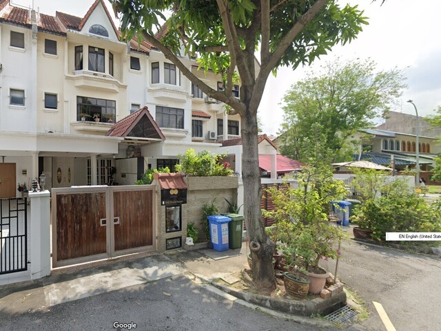 HIGH demand area 3rd floor master bedroom _ shared kitchen and common area with other tenanted room