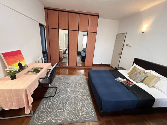 Master Room @ Tiong Bahru . Expats Unit. Virtual Viewing Available !