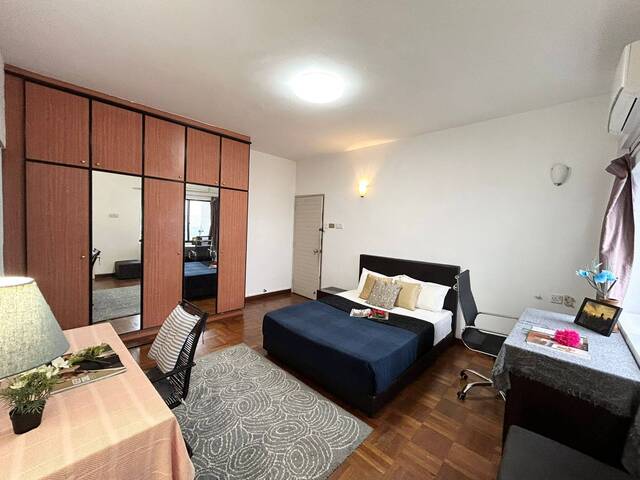 Master Room @ Tiong Bahru . Expats Unit. Virtual Viewing Available !